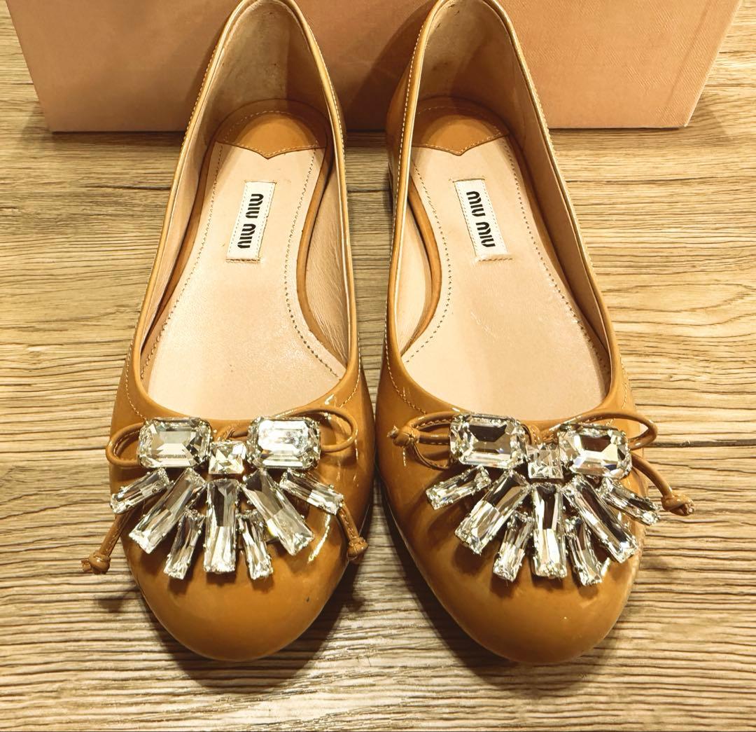 ⭐︎試着のみ未使用品⭐︎miu miu ベージュ フラットシューズ 箱付き
