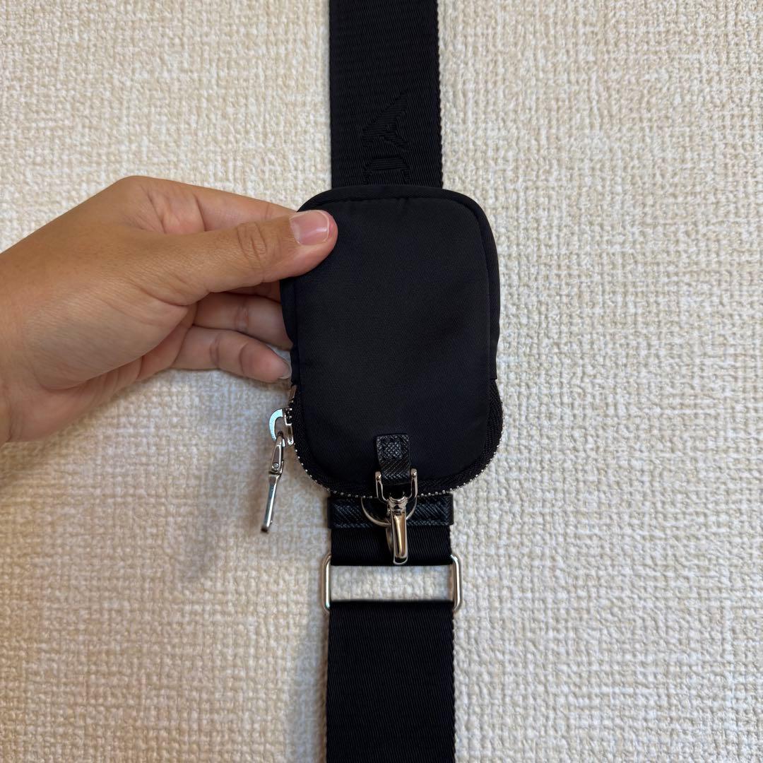 ずんだ餅様専用PRADA Re-Edition 2005 Re-Nylon - メルカリ