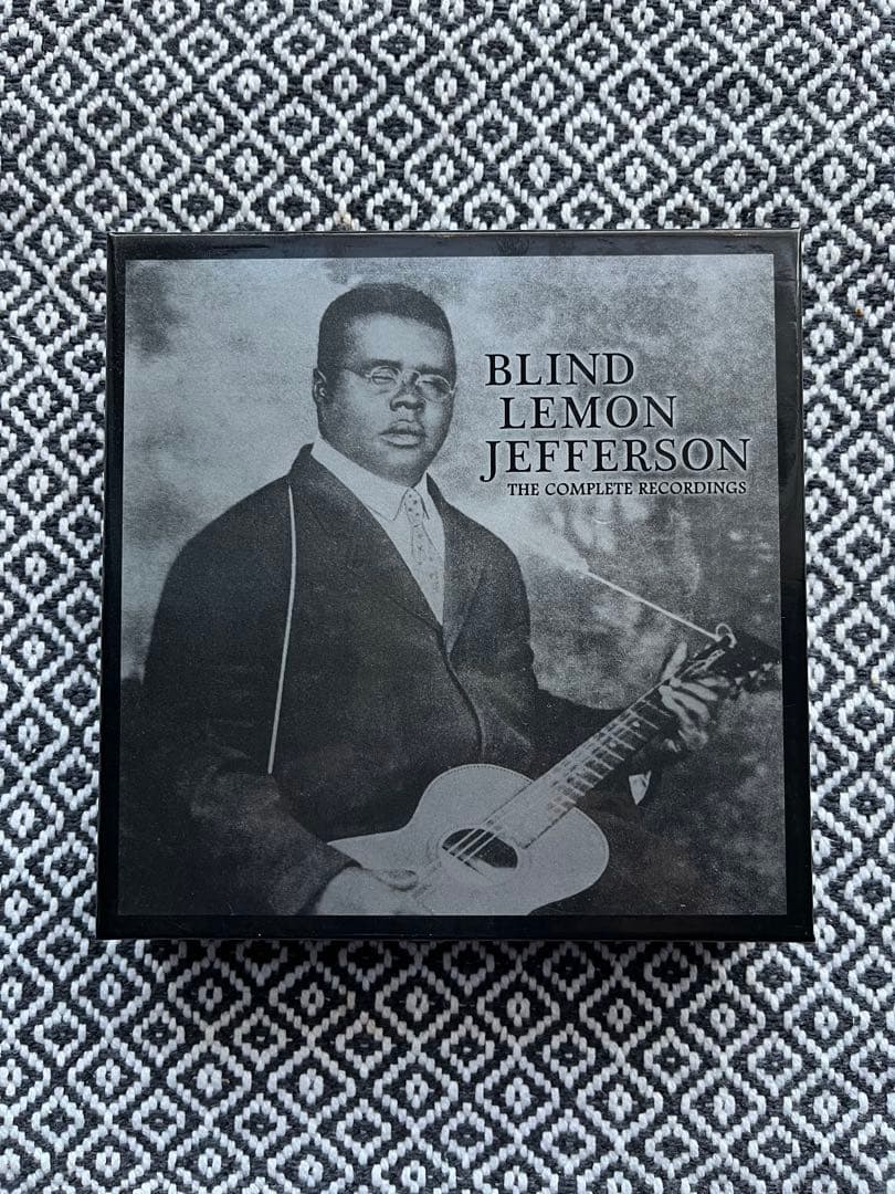 ブラインド・レモン・ジェファソン ザ・コンプリート・レコーディングス 国内盤 Amazon.co.jp: Complete Releases 1926-29: ミュージック