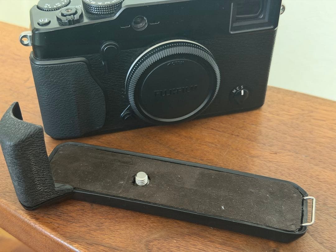 富士フィルム X-Pro1 ミラーレスデジタルカメラ グリップ縦吊り改造