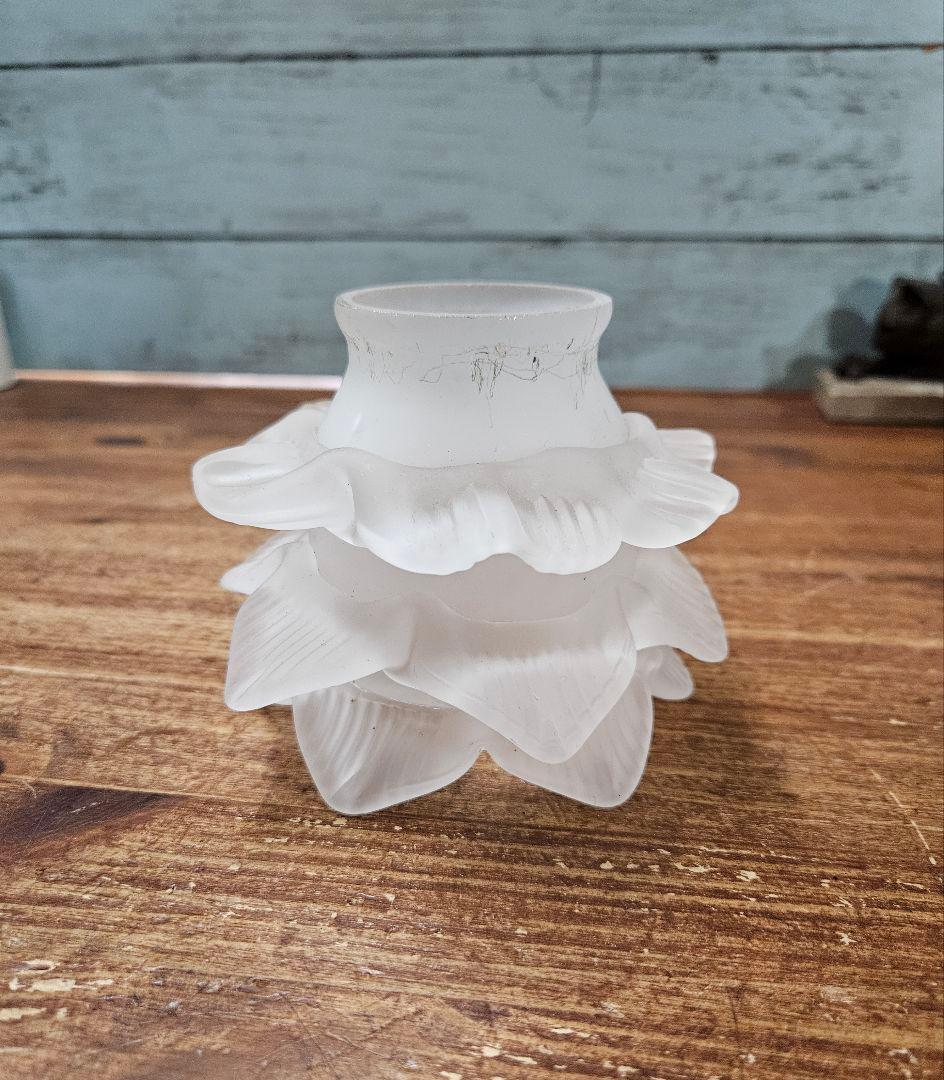 フランスアンティーク バラのガラスシェード 3段 ペンダントライト用 照明 電笠 バラの形が可愛いガラスシェード、アンティーク調のペンダントライト