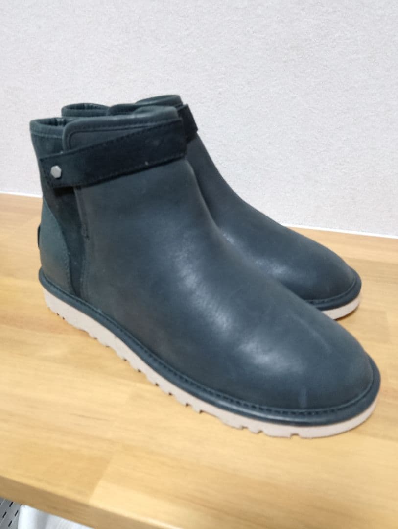 新品未使用】uggアグ ムートンレザー ミッドカットブーツ 24cm 黒レザー