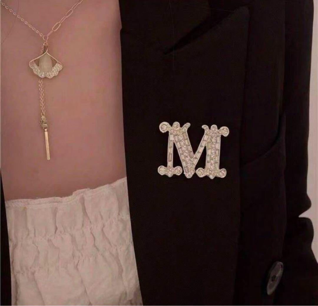 ゴールド クリスタルブローチ MaxMara マックスマーラ Mロゴ