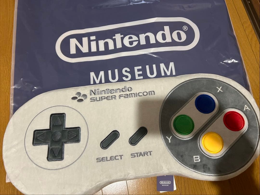 ニンテンドーミュージアム　スーパーファミコン　コントローラークッション ニンテンドーミュージアム限定コントローラークッション
