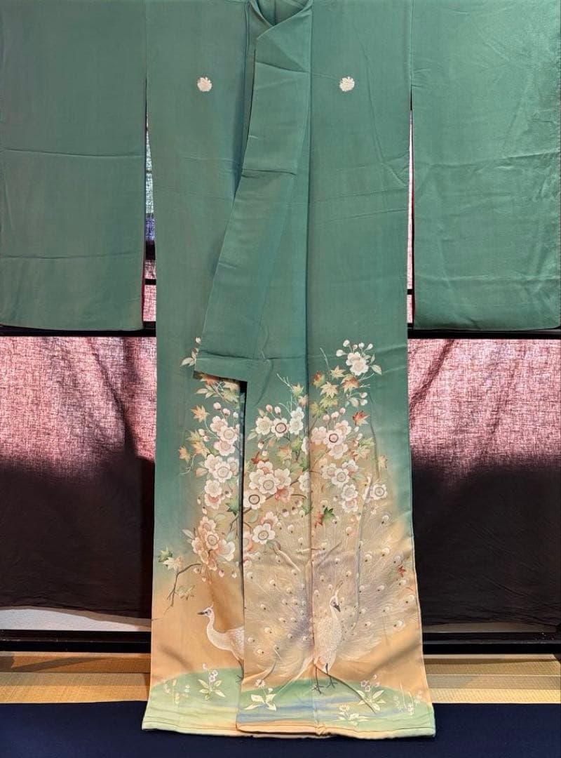 アンティーク裾模様色留袖 孔雀に梅着物正絹着用 - メルカリ