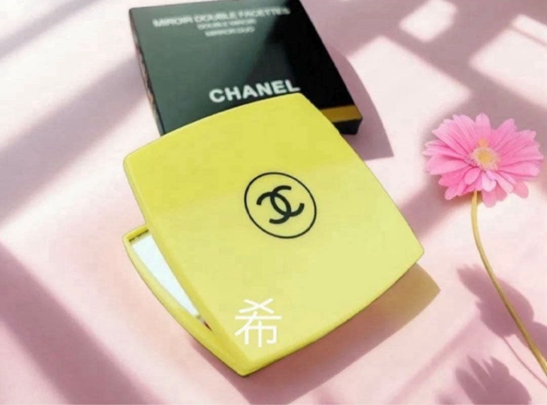 ノベルティCHANEL シャネル コンパクトダブルミラー CCロゴが刻印 希少