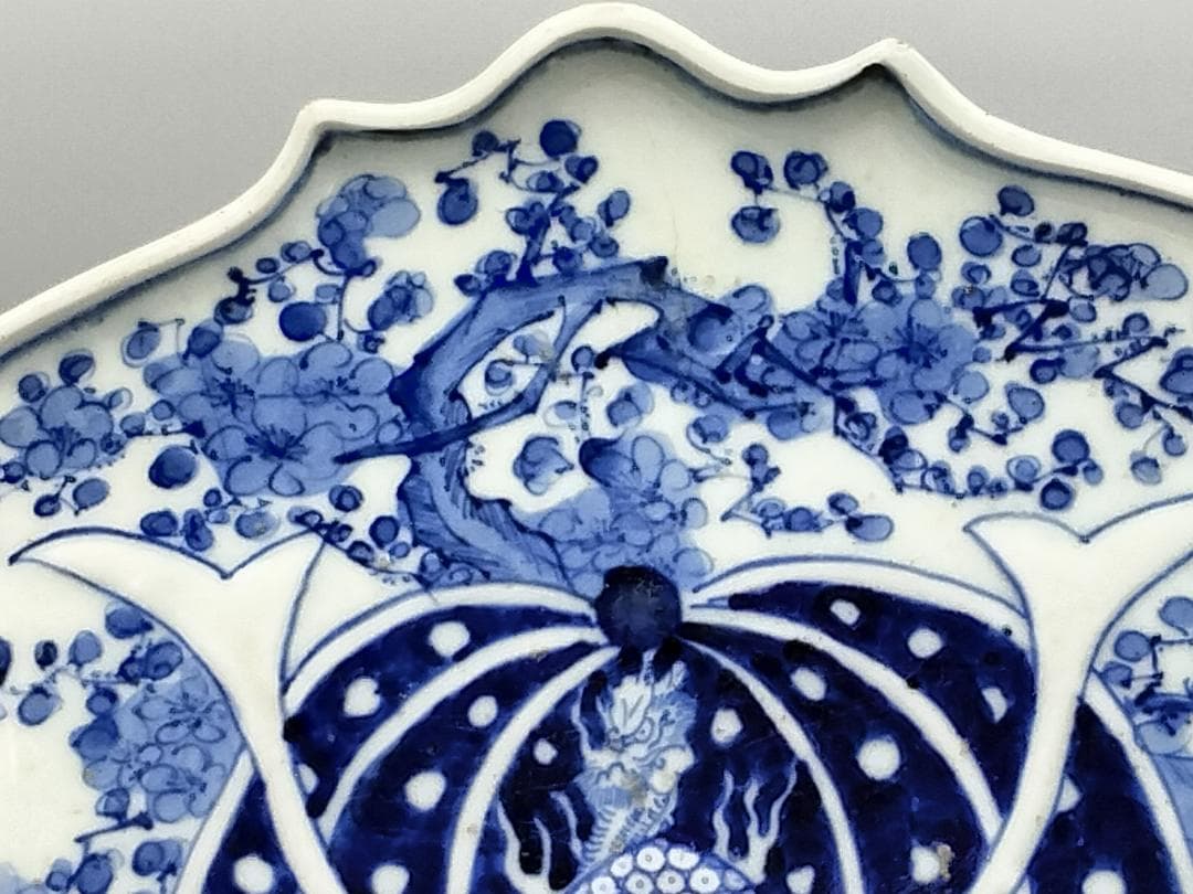 古伊万里 乾 銘 型抜染付兜絵皿