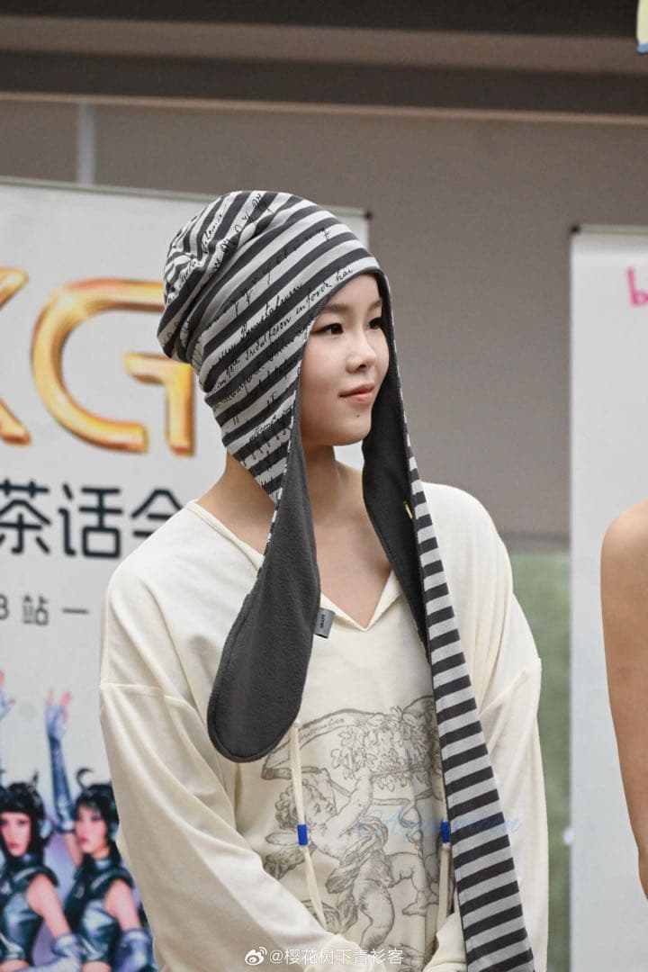 XG COCONA着用 Grape ストライプ耳付きニット帽 - メルカリ