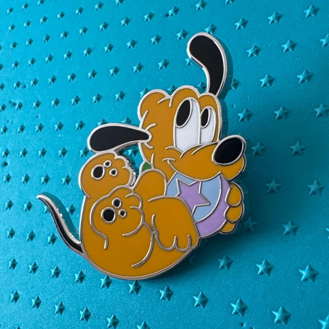 海外ディズニー ピンバッジ プルート - メルカリ