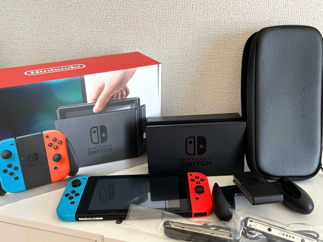 Nintendo Switch 青/赤 本体　箱あり美品 充電器、専用ケース付 Nintendo Switch 本体 赤/青 充電器付き Nintendo Switch 本体 赤/青