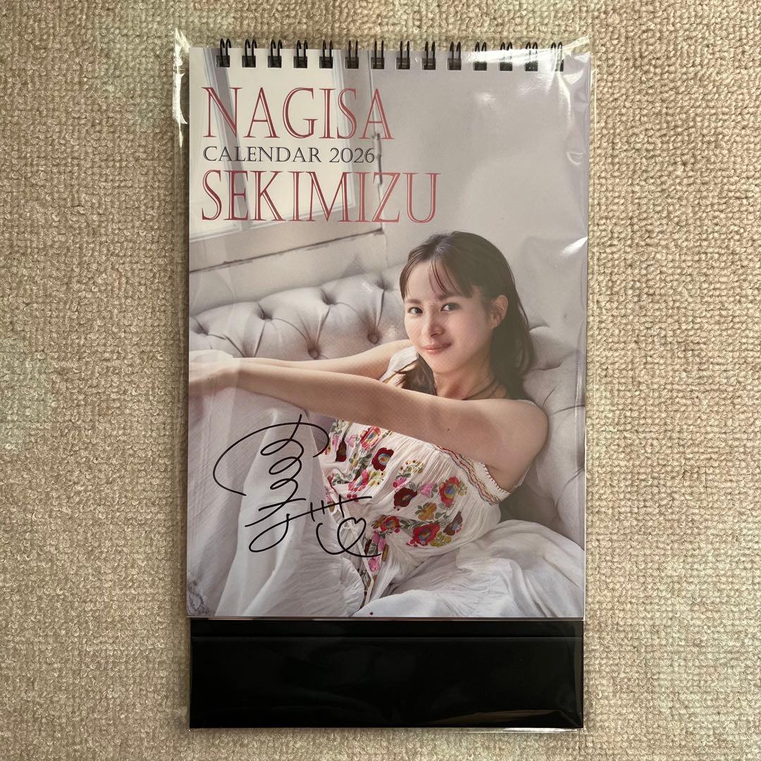 最終値下げ】 関水渚 カレンダー 2026 直筆サイン入り - メルカリ