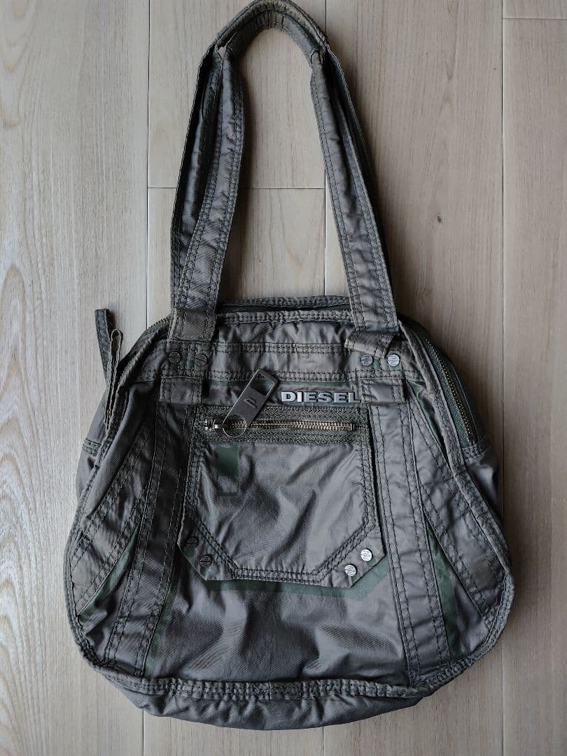 DIESEL ディーゼル アーカイブ メタル ロゴ ハンドバッグ - メルカリ