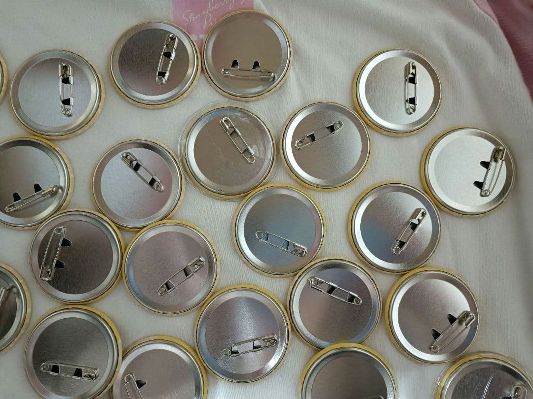 すとぷり るぅと 缶バッチ アニマル缶バッチ あにまる缶バッチ - メルカリ