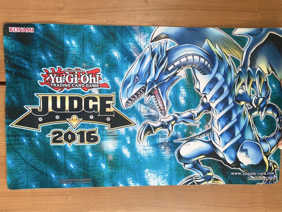 青眼の白龍 石板背景 海外 JUDGE 2016 プレイマット プレマ