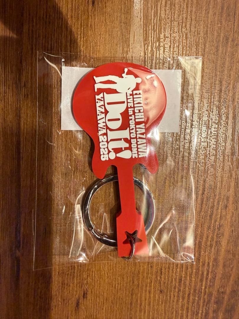 矢沢永吉 東京ドーム 会場限定 ギター型キーホルダー 2025 11/8 - メルカリ