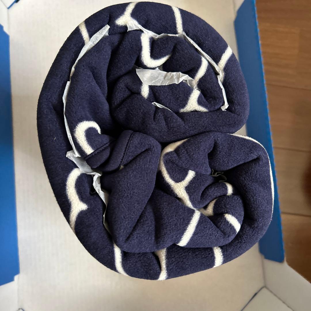 ユニクロ リサラーソン フリースブランケット マイキー ネイビー