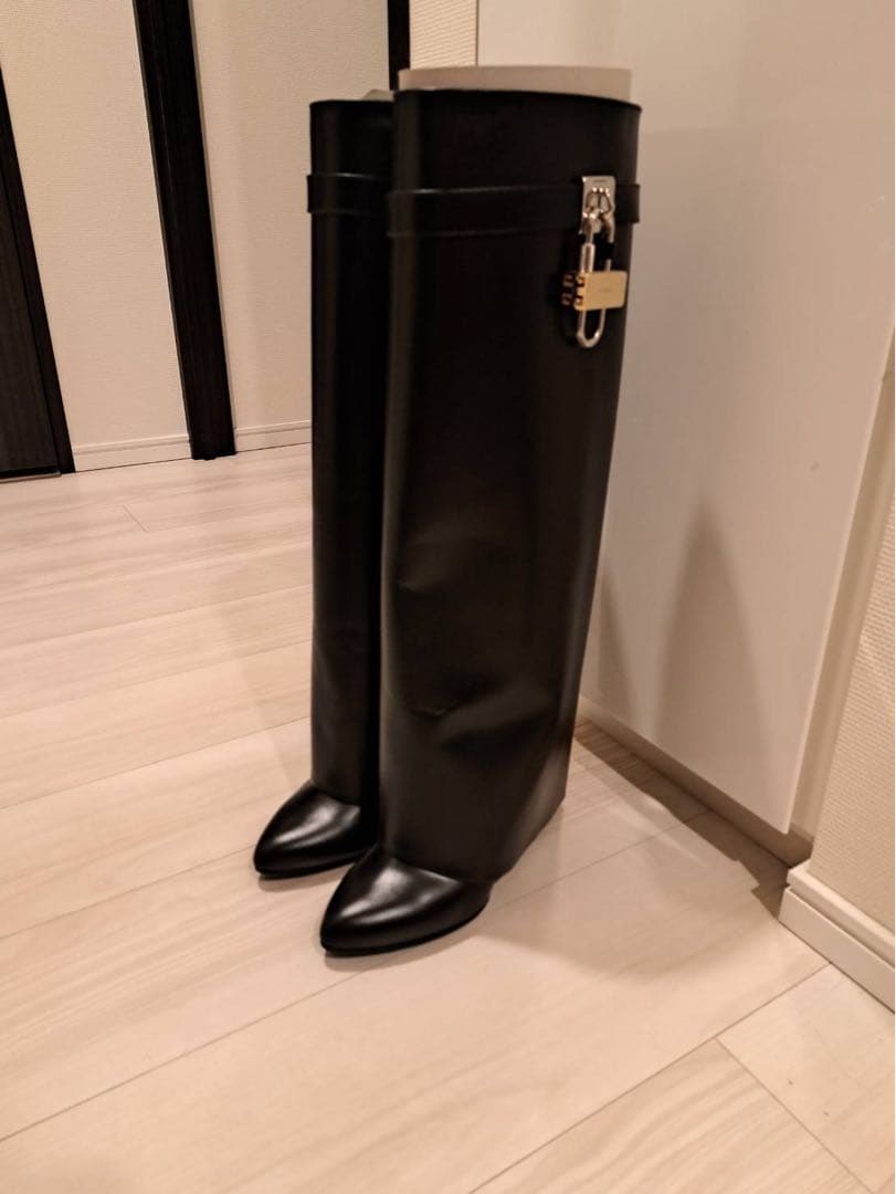 a★r さん専用　GIVENCHYほぼ新品ブラック ロングブーツ a☆r さん専用 GIVENCHYほぼ新品ブラック ロングブーツ - メルカリ