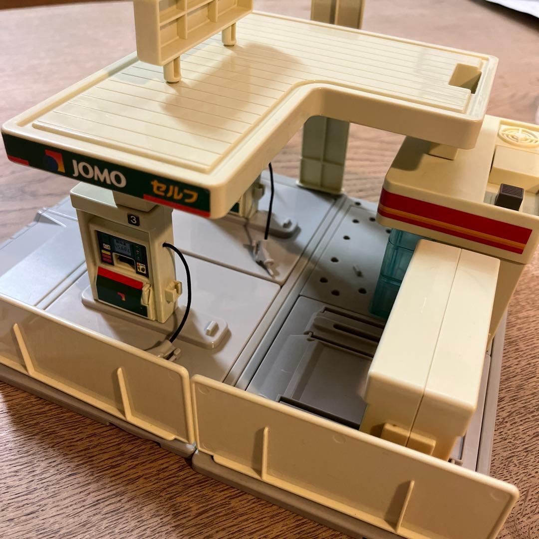 トミカタウン ガソリンスタンドJOMO トミカ建設カーサービス駐車場