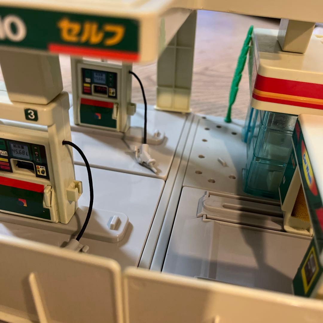 トミカタウン ガソリンスタンドJOMO トミカ建設カーサービス駐車場