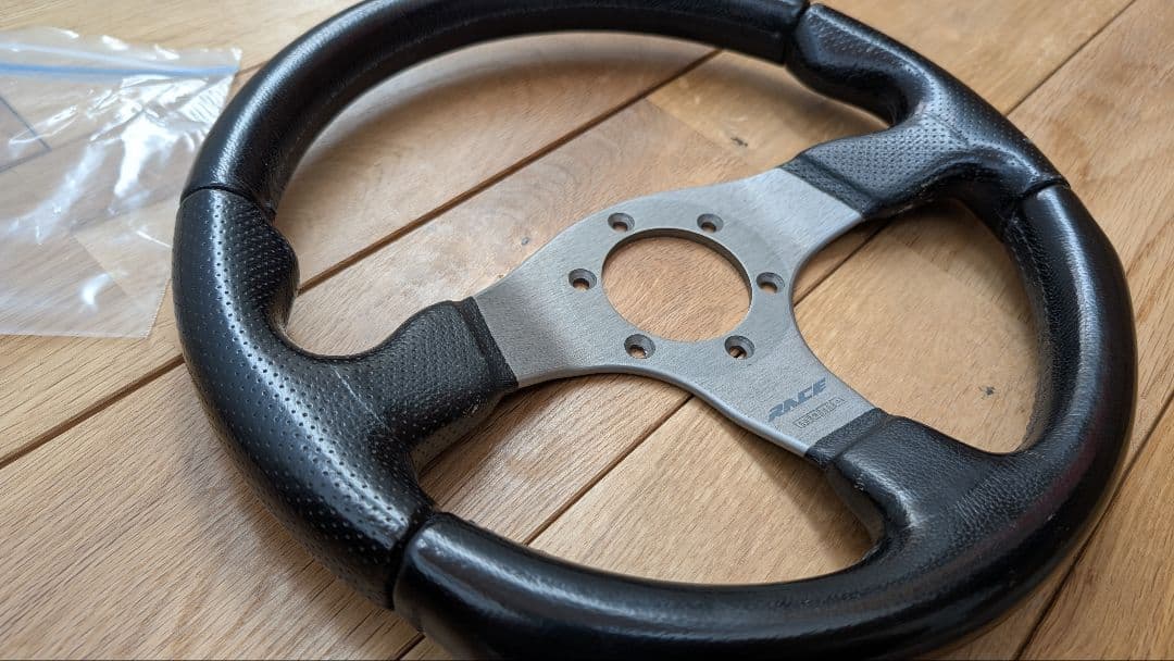 【送料込】MOMO RACE 32π