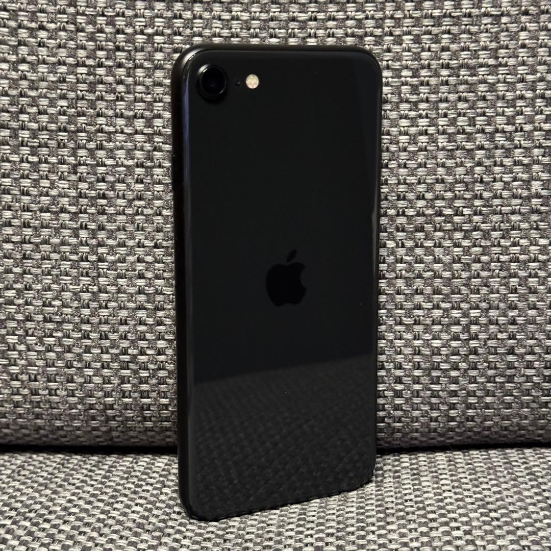iPhoneSE 第二世代 64GB ブラック　SIMフリー　82% Amazon | 【整備済み品】 Apple iPhone SE(第2世代) 64GB ブラック SIM