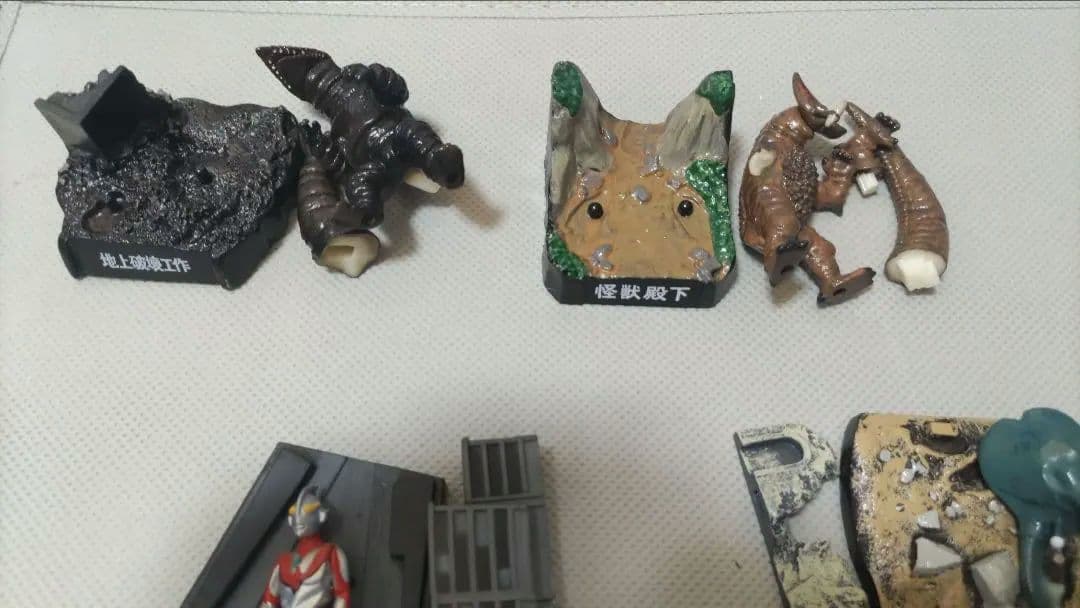 ウルトラ怪獣名鑑10体セット - メルカリ