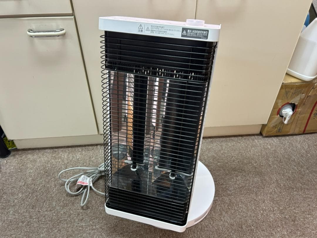 ダイキン セラムヒート 遠赤外線 ヒーター CER11YS-W 2022年製 ダイキン（DAIKIN） セラムヒート 遠赤外線暖房機 暖房器具 節電 快適