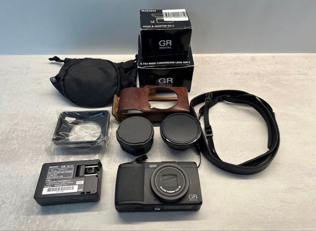 【美品】RICOH GR DIGITAL IV 広角レンズ、革製のカバー付 美品】RICOH GR DIGITAL IV 広角レンズ、革製のカバー付 美品】 RICOH