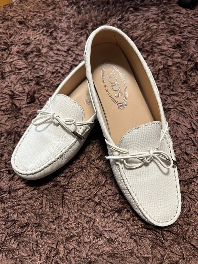 TOD'S ホワイト モカシン トッズ (TOD'S) レディース/モカシンの通販 | YOOX(ユークス)