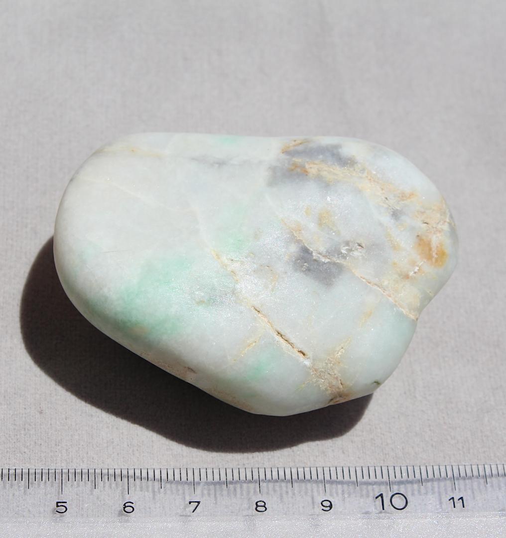 ［白緑の逸品］糸魚川翡翠 原石 173.0g