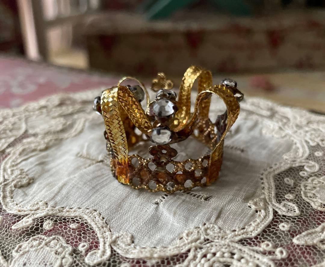 ⭐︎確認画像⭐︎フランスヴィンテージ ミニ王冠 2個 - メルカリ
