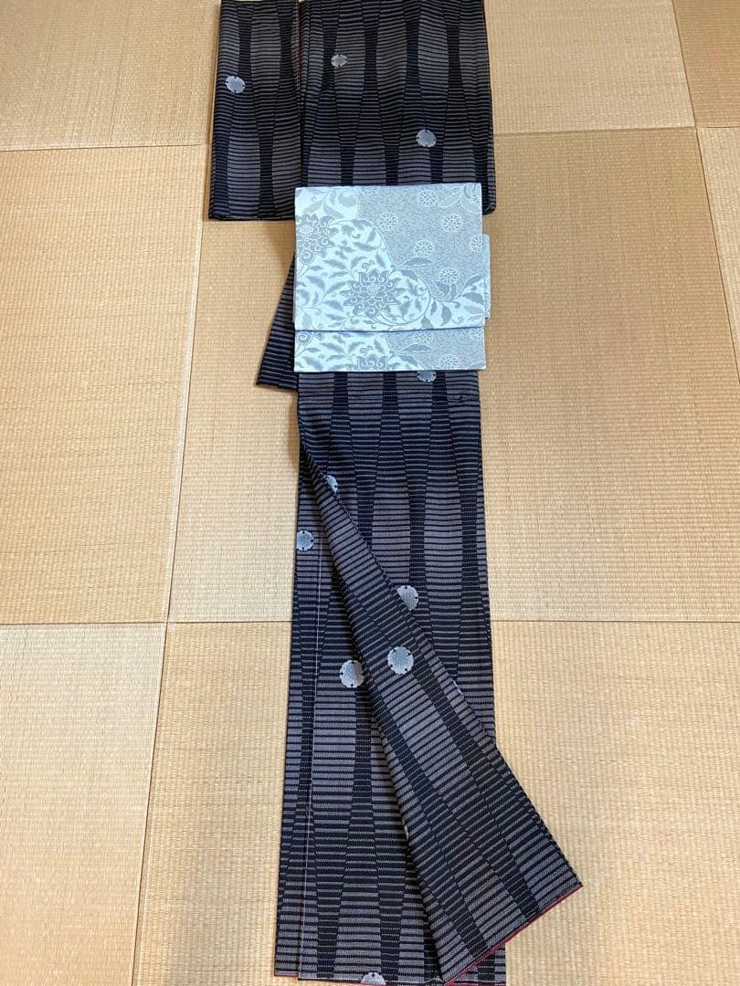 未使用】黒色 泥染本場大島紬 たてわくに雪輪柄 着物（袷） - メルカリ