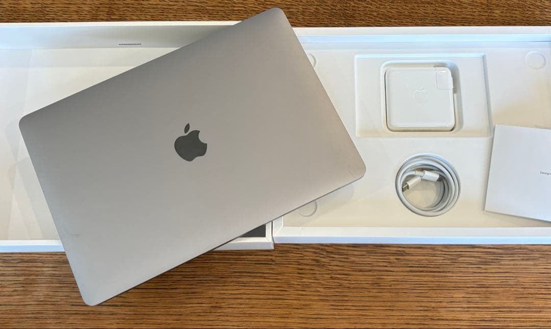 13インチ　MacBook Pro スペースグレイ 13インチMacBook Pro [整備済製品] 8コアCPUと10コアGPUを搭載した