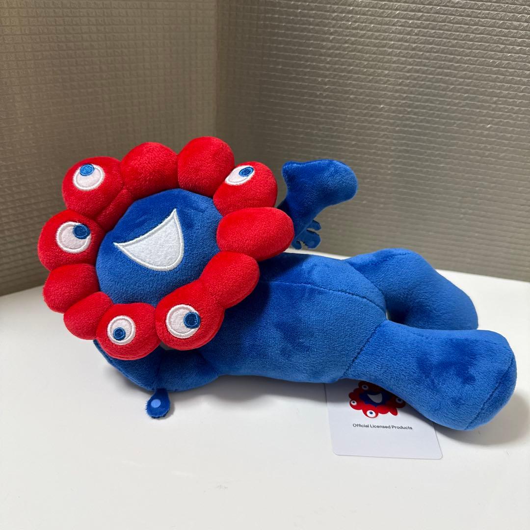 大阪万博 ミャクミャク寝そべりぬいぐるみ - メルカリ