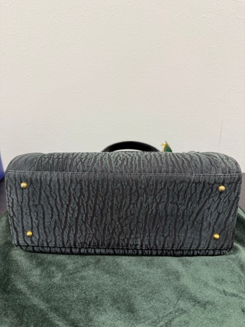 ☆未使用級☆ JRA認定 アザラシ本革 ハンドバッグ 鍵付き 高級感漂う