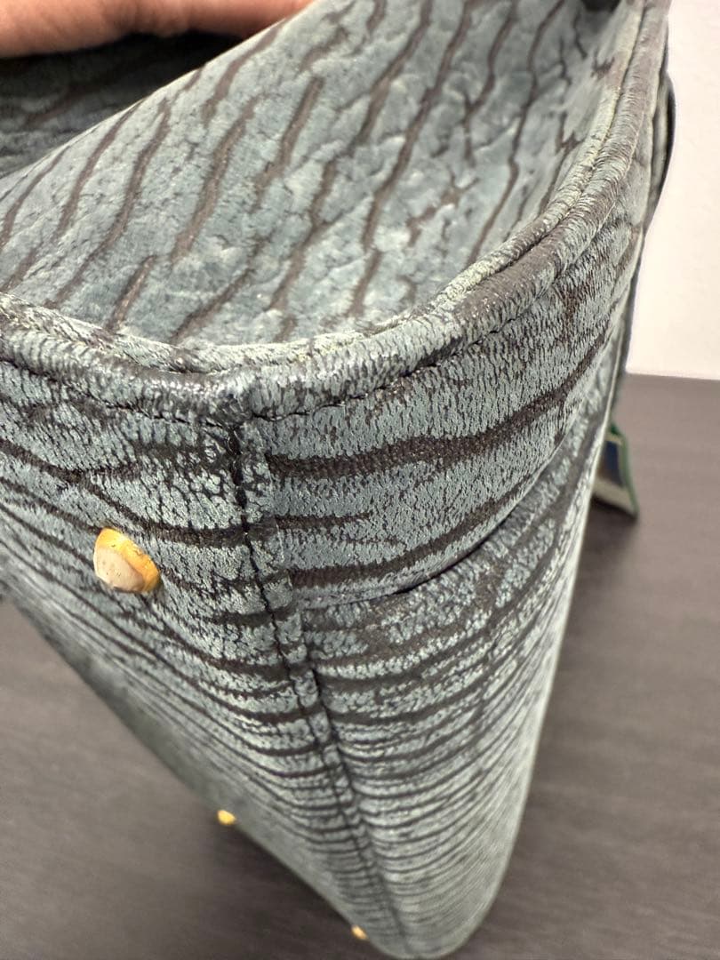 ☆未使用級☆ JRA認定 アザラシ本革 ハンドバッグ 鍵付き 高級感漂う