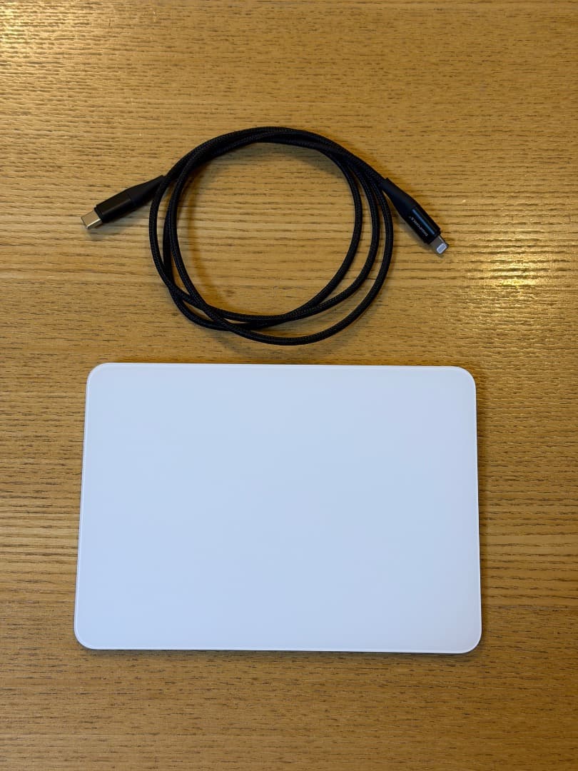 Apple Magic Trackpad 2 A1535 ホワイト ケーブル付き Magic Trackpad (USB‑C) - White Multi-Touch Surface - Apple (CA)