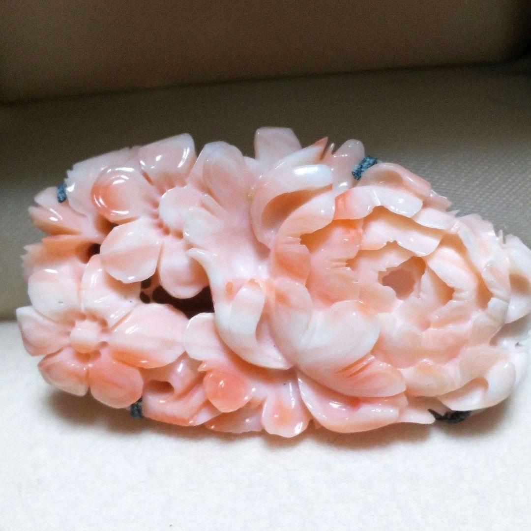 天然珊瑚ブローチ、帯留め 楽天市場】ピンク ミッド珊瑚 ブローチ 帯留め 花 彫刻 無染色 SANSUI