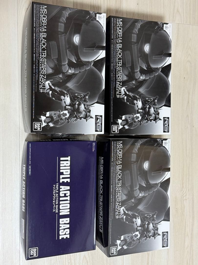 RG 黒い3連星ザクⅡ 3体セット➕トリプルアクションベース トリプルアクションベース付き】RG 黒い三連星専用ザクII 3機