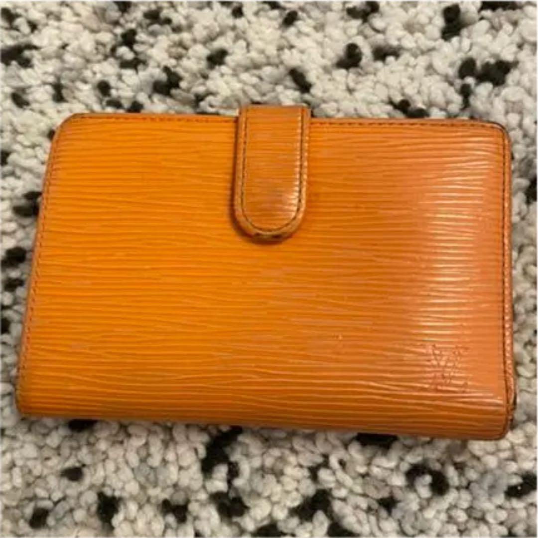 ルイヴィトン エピ 二つ折り財布 オレンジとゴールド 正規店購入
