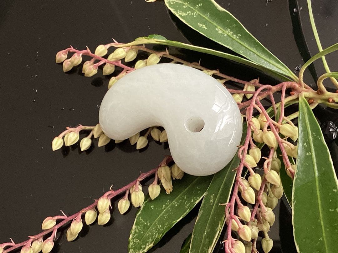 ✳正規専門店70万円以上の最上位レベル 糸魚川氷翡翠勾玉 最高峰の逸品