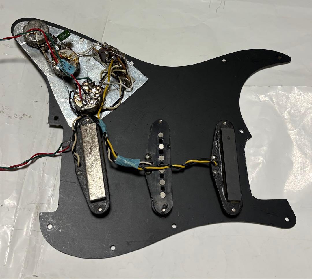 ジャンク品】エレキギターストラトタイプ ボディ＋サーキットその他