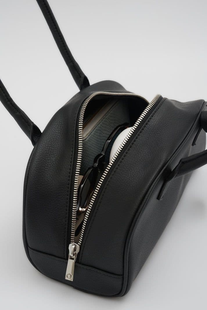 未使用】LOVSTTOKYOAppleHalf-MoonBostonBag - メルカリ