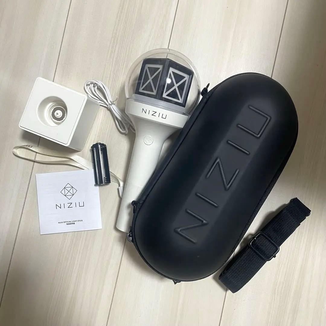 NiziU ペンライト ペンライトケース セット - メルカリ