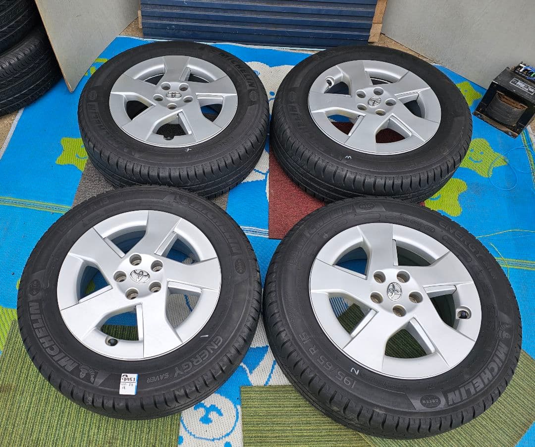 トヨタ 30 プリウス 純正ホイール15インチ 6J+45 pcd100タイヤ付