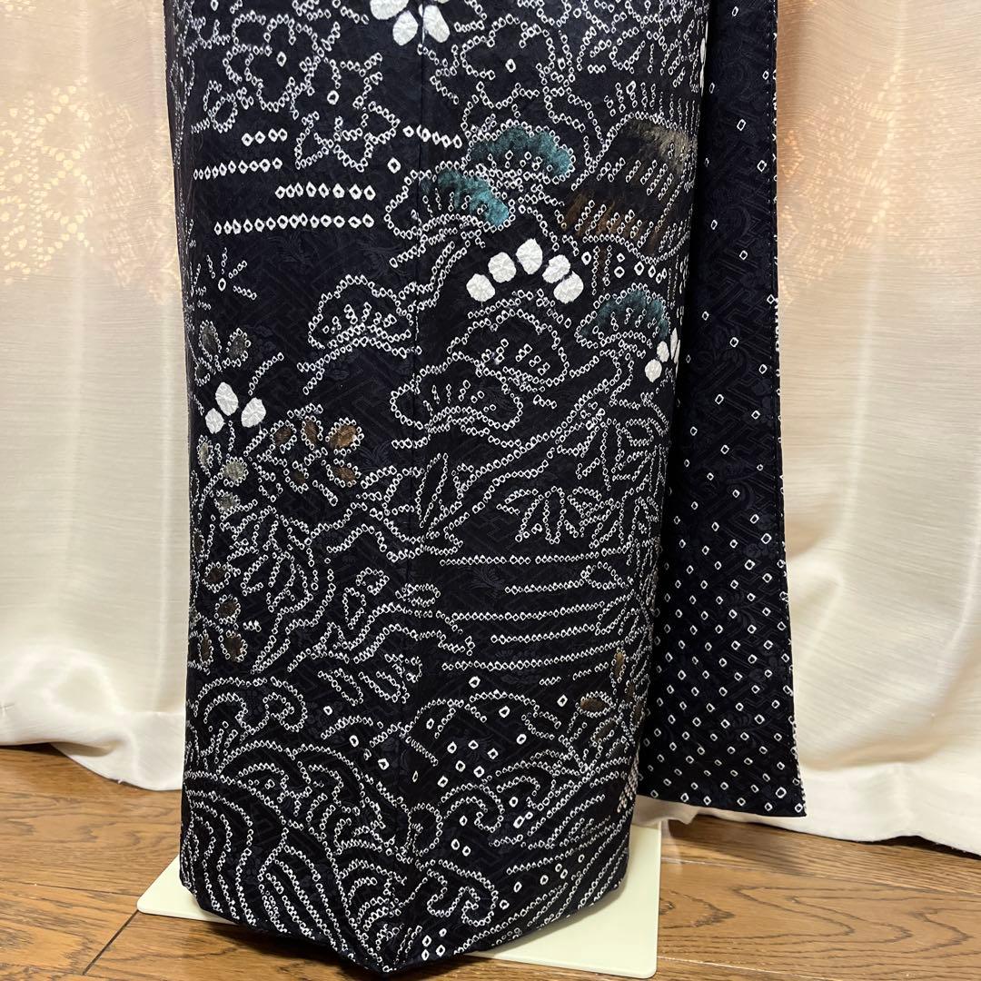 総絞り黒地 茶屋辻総柄の品格ある訪問着 紗綾形と菊蘭の地紋入り