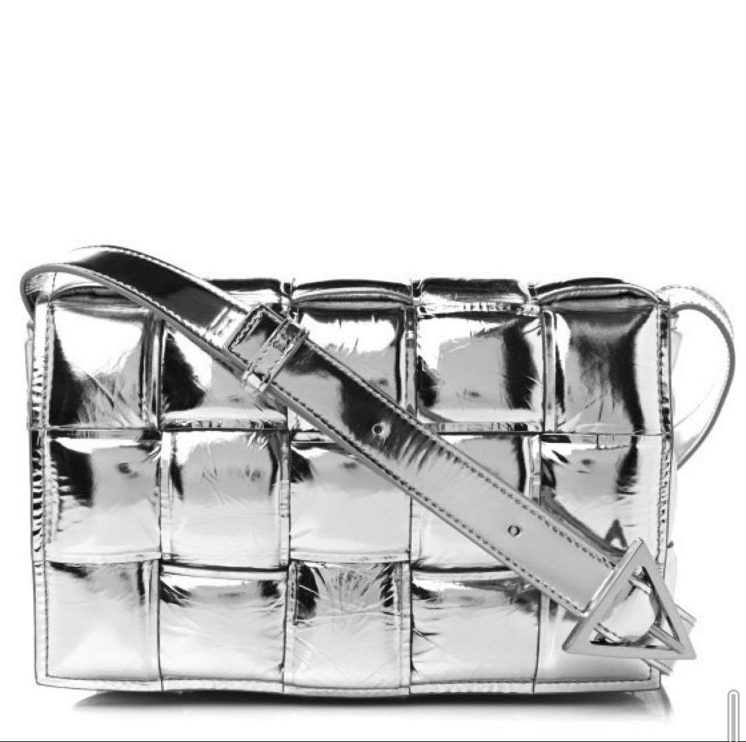 □新品63万!【唯一無二】ボッテガヴェネタ／カセットショルダーバッグ