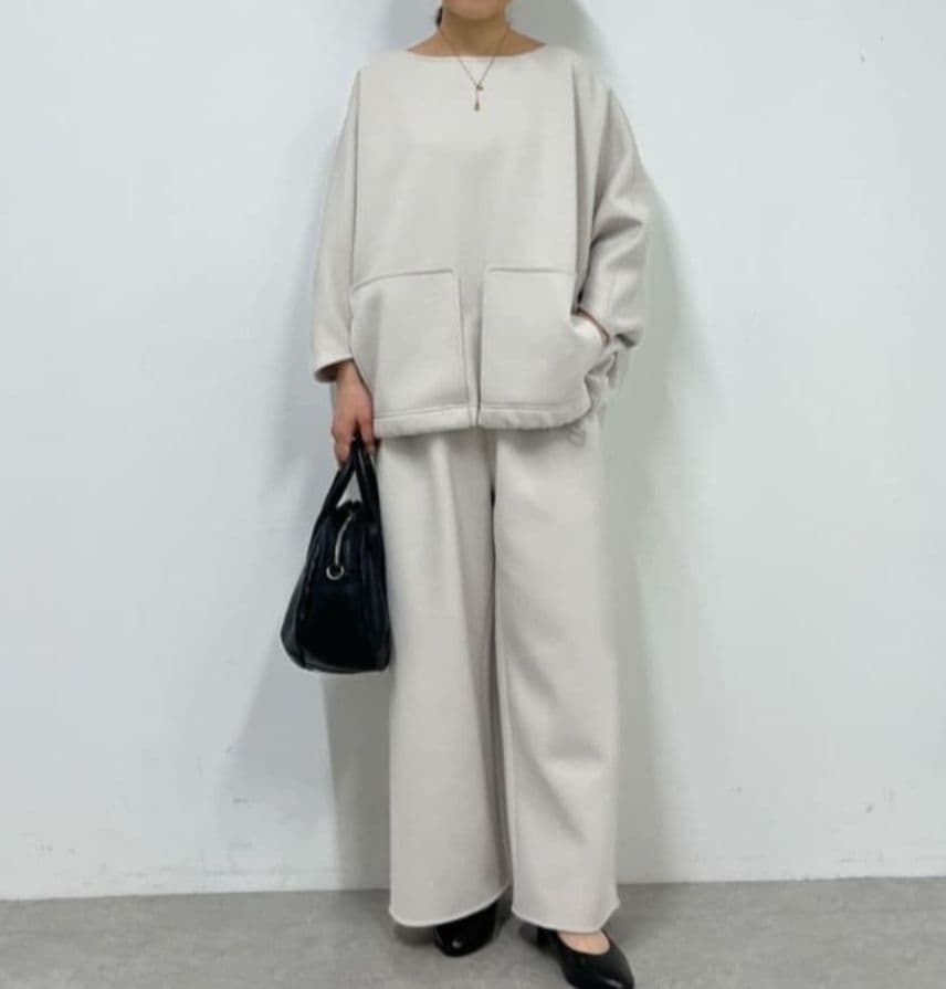 2.2万 今季新品 ビアズリー リップルダンボール トップス グレージュ