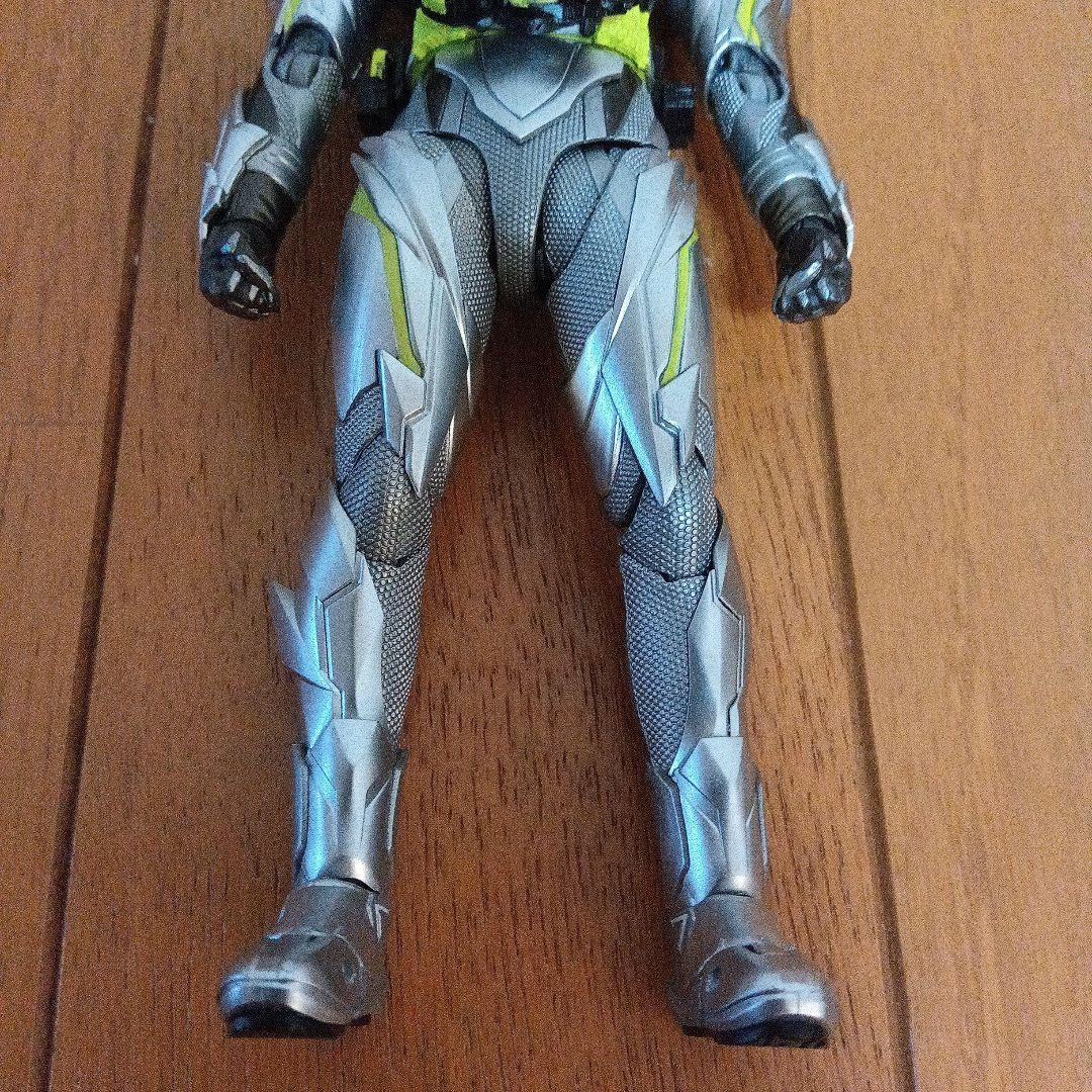 S.H.Figuarts 仮面ライダーゼロワン　メタルクラスタホッパー