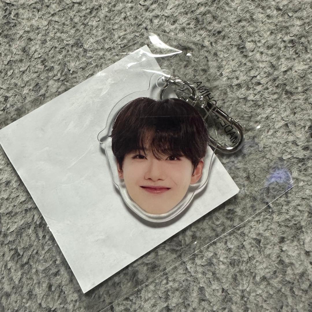 treasure 顔アクキー ジュンギュ喜 - メルカリ